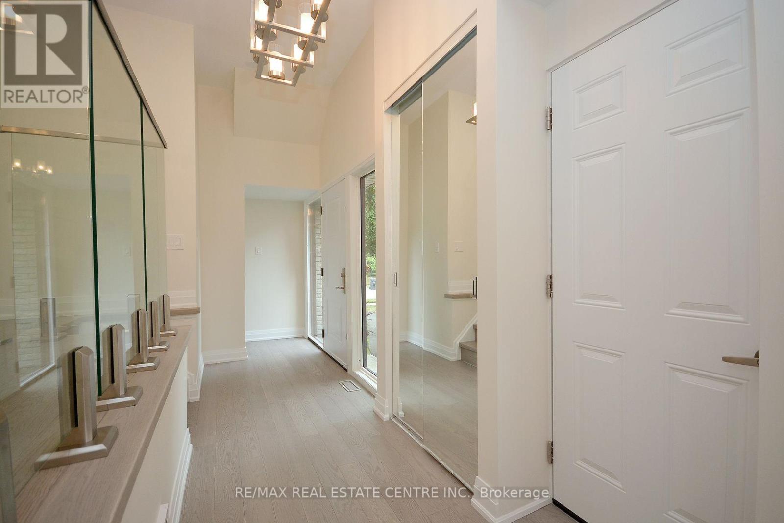 2912 Arvida Circle, Mississauga, Ontario  L5N 1R5 - Photo 6 - W12697240