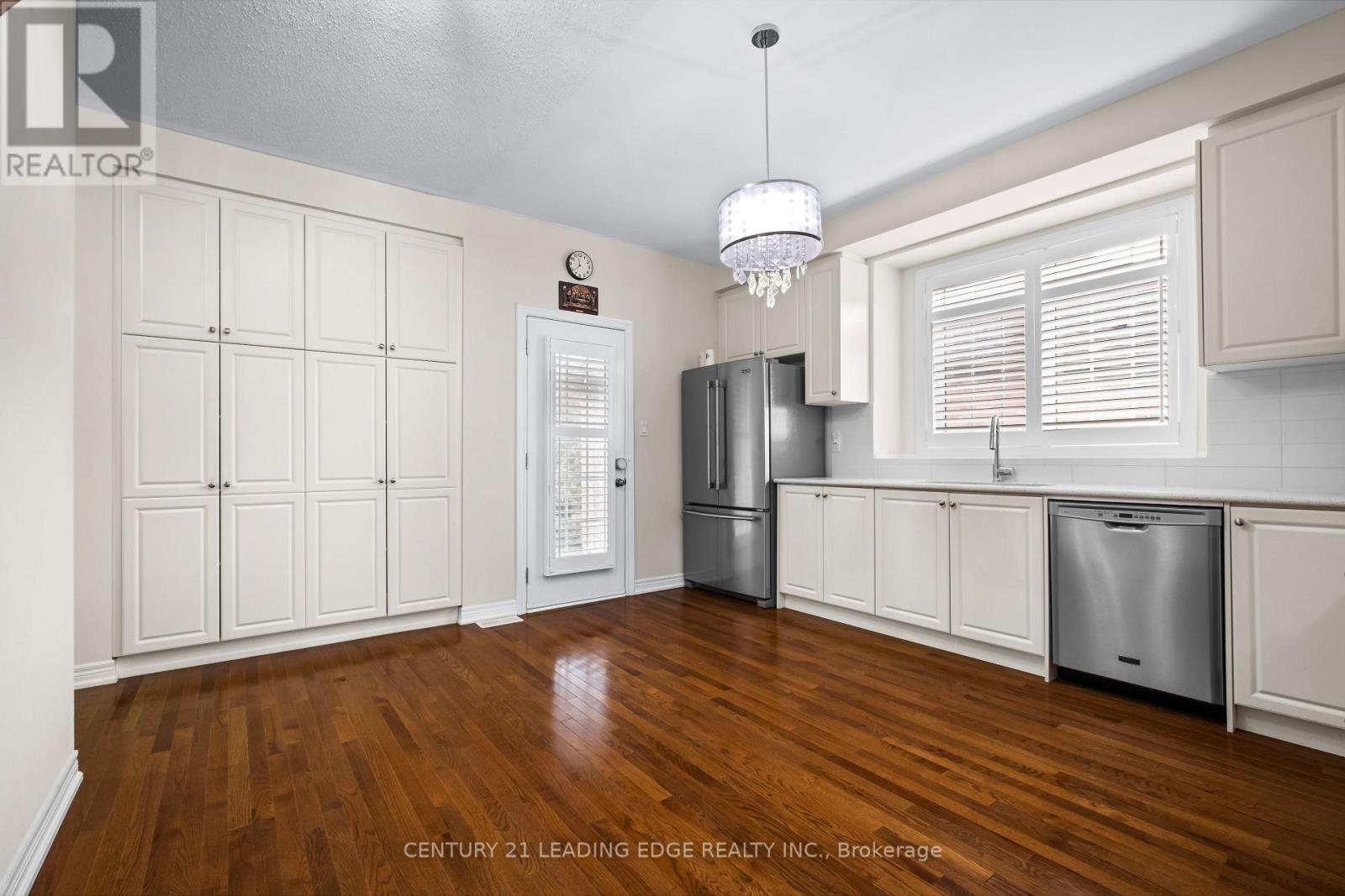 35 Lobelia Street, Brampton, Ontario  L6R 3Z6 - Photo 10 - W12697248