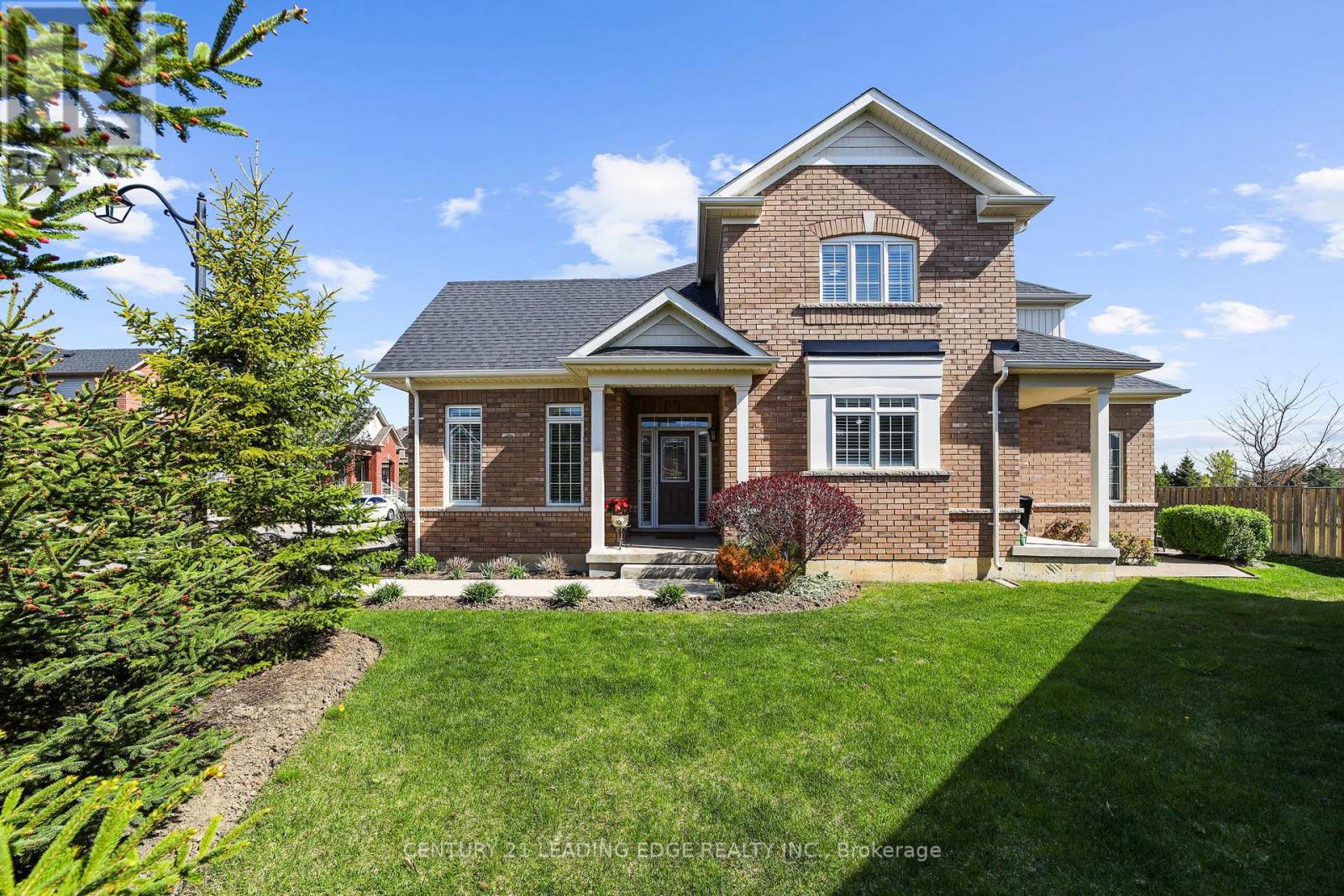 35 Lobelia Street, Brampton, Ontario  L6R 3Z6 - Photo 2 - W12697248