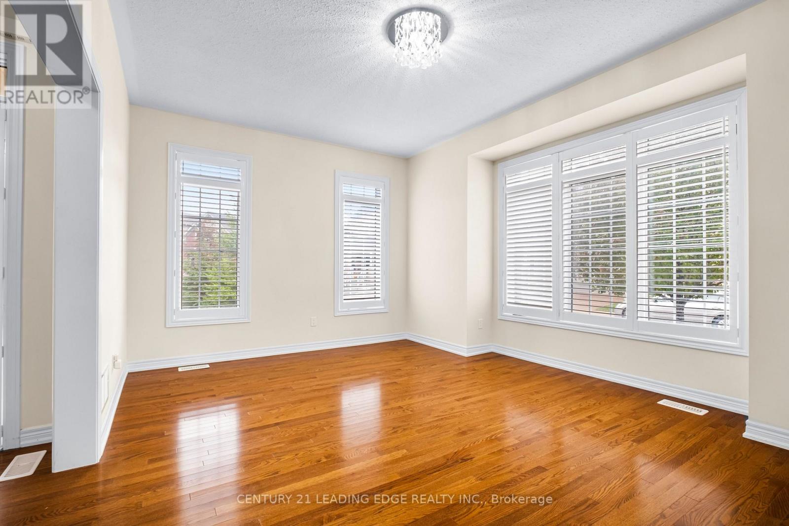 35 Lobelia Street, Brampton, Ontario  L6R 3Z6 - Photo 5 - W12697248