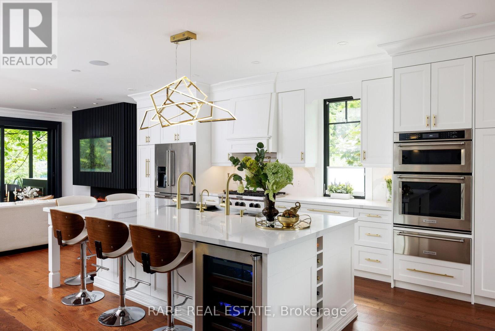 31 Third Street, Toronto, Ontario  M8V 2X7 - Photo 2 - W12697260