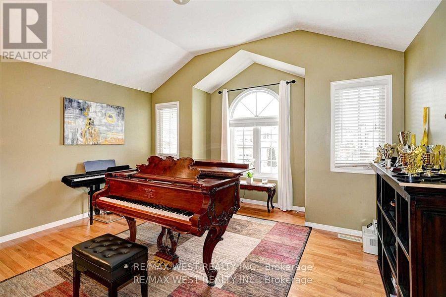 10 Verona Street, Kitchener, Ontario  N2R 1T4 - Photo 7 - X12697256