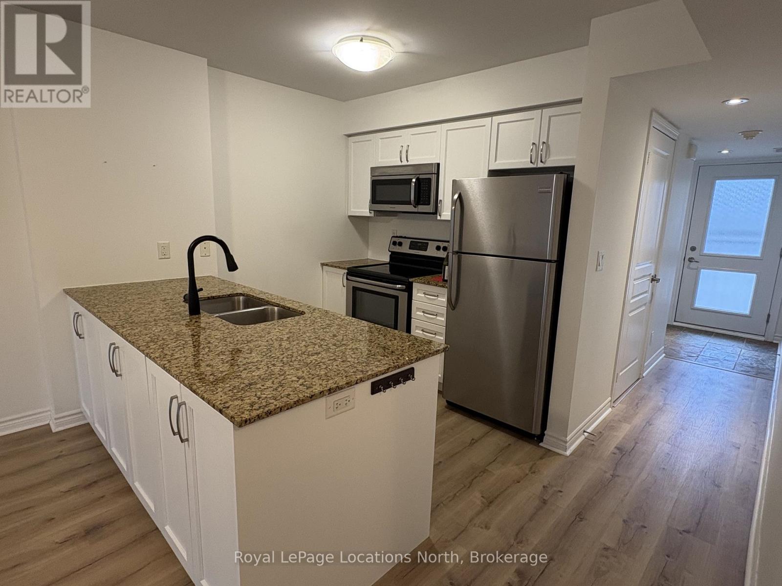 202 - 3 Brandy Lane Drive, Collingwood, Ontario  L9Y 0X4 - Photo 3 - S12697342