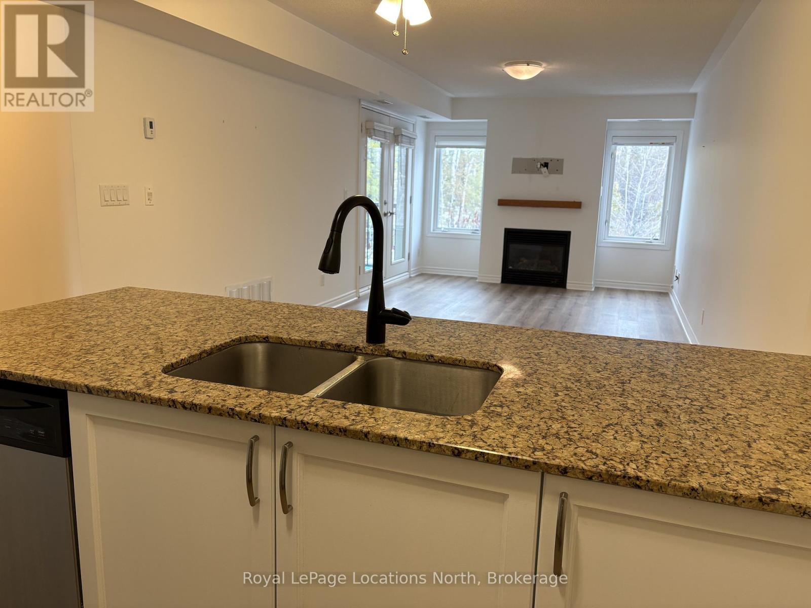 202 - 3 Brandy Lane Drive, Collingwood, Ontario  L9Y 0X4 - Photo 4 - S12697342