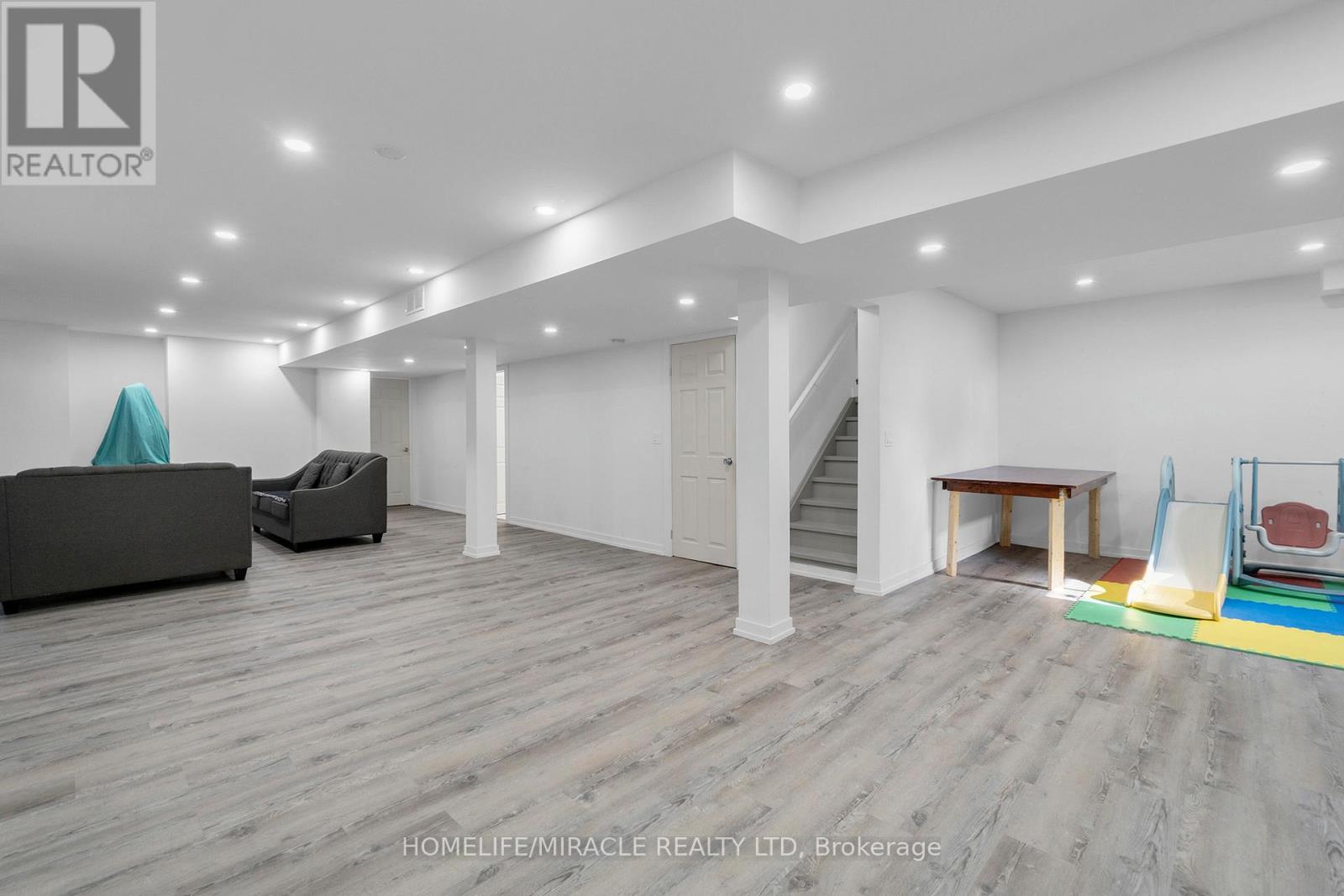 129 Vipond Way, Bradford West Gwillimbury, Ontario  L3Z 0G7 - Photo 32 - N12436930