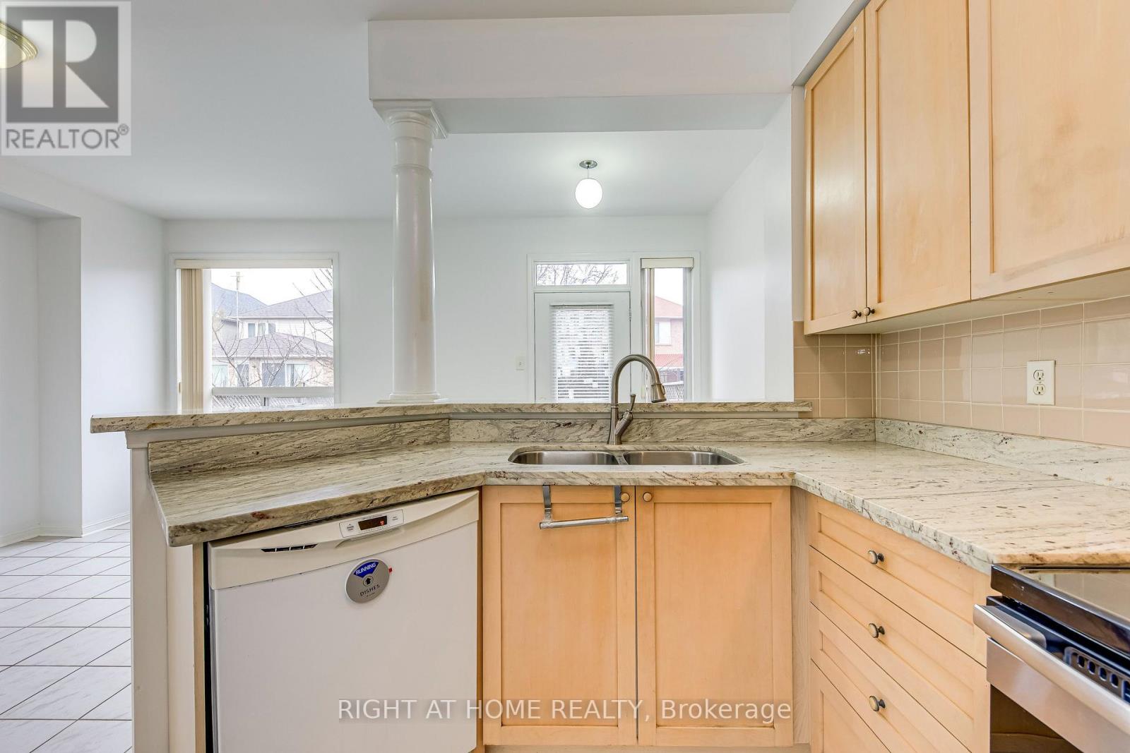 1348 Weir Chase, Mississauga, Ontario  L5V 2W9 - Photo 14 - W12693908