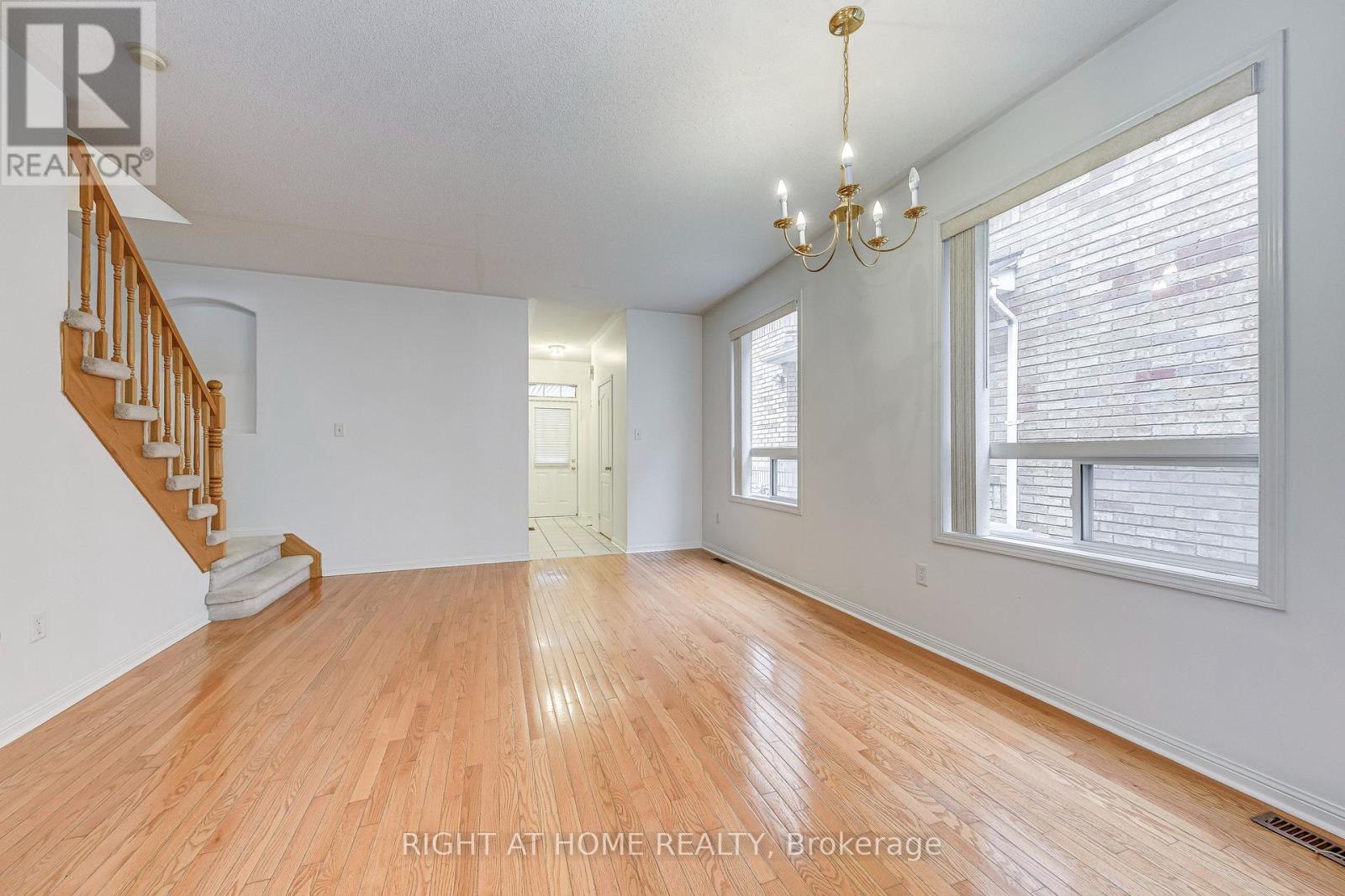 1348 Weir Chase, Mississauga, Ontario  L5V 2W9 - Photo 11 - W12693908