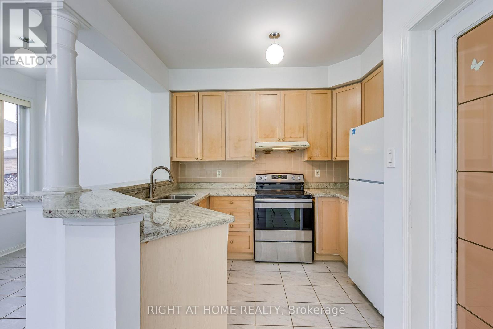 1348 Weir Chase, Mississauga, Ontario  L5V 2W9 - Photo 12 - W12693908