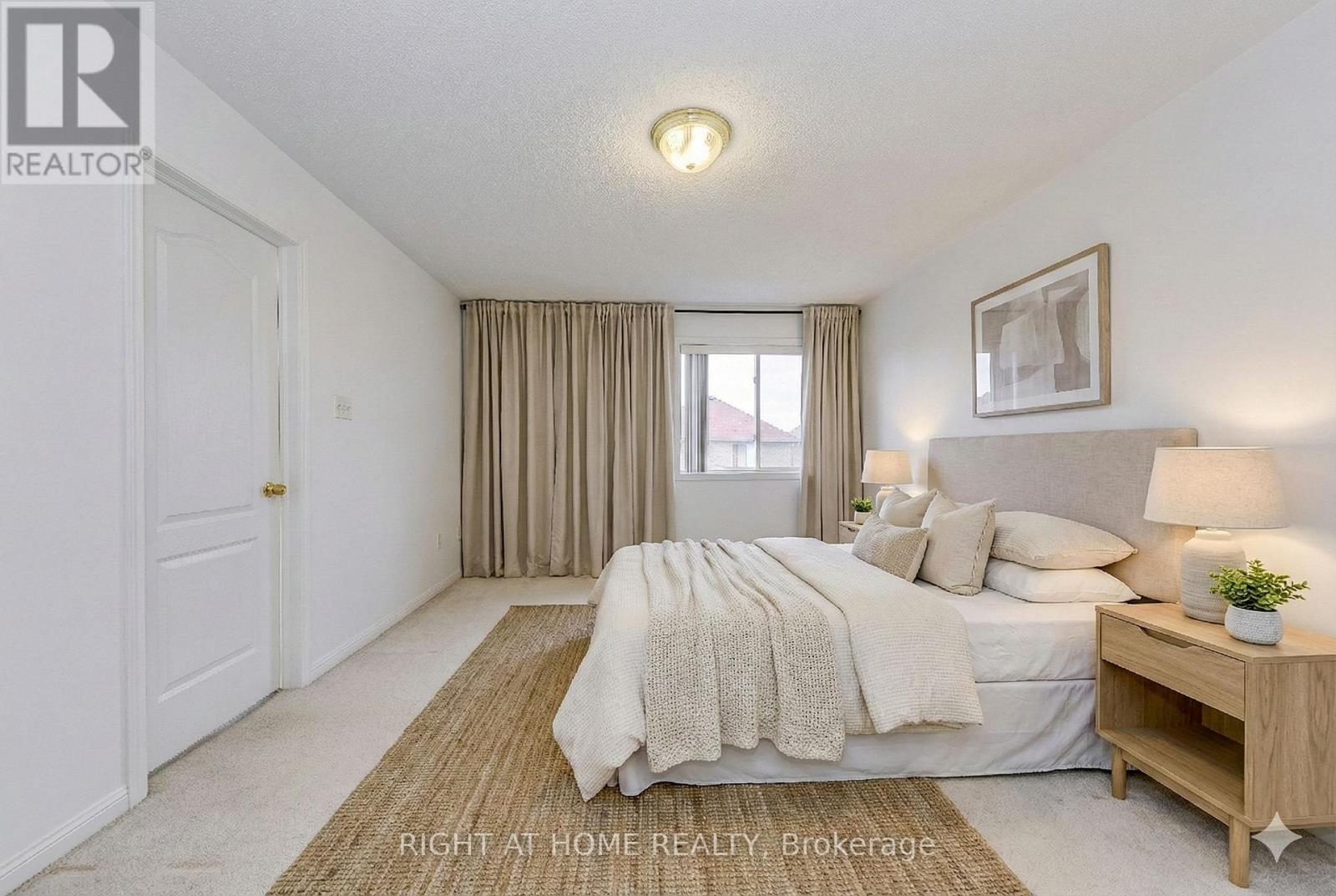 1348 Weir Chase, Mississauga, Ontario  L5V 2W9 - Photo 5 - W12693908