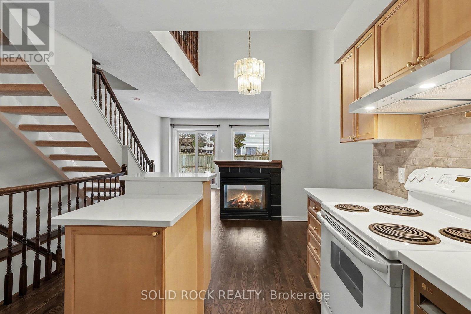 17 Festive Private, Ottawa, Ontario  K2C 4A2 - Photo 3 - X12697306