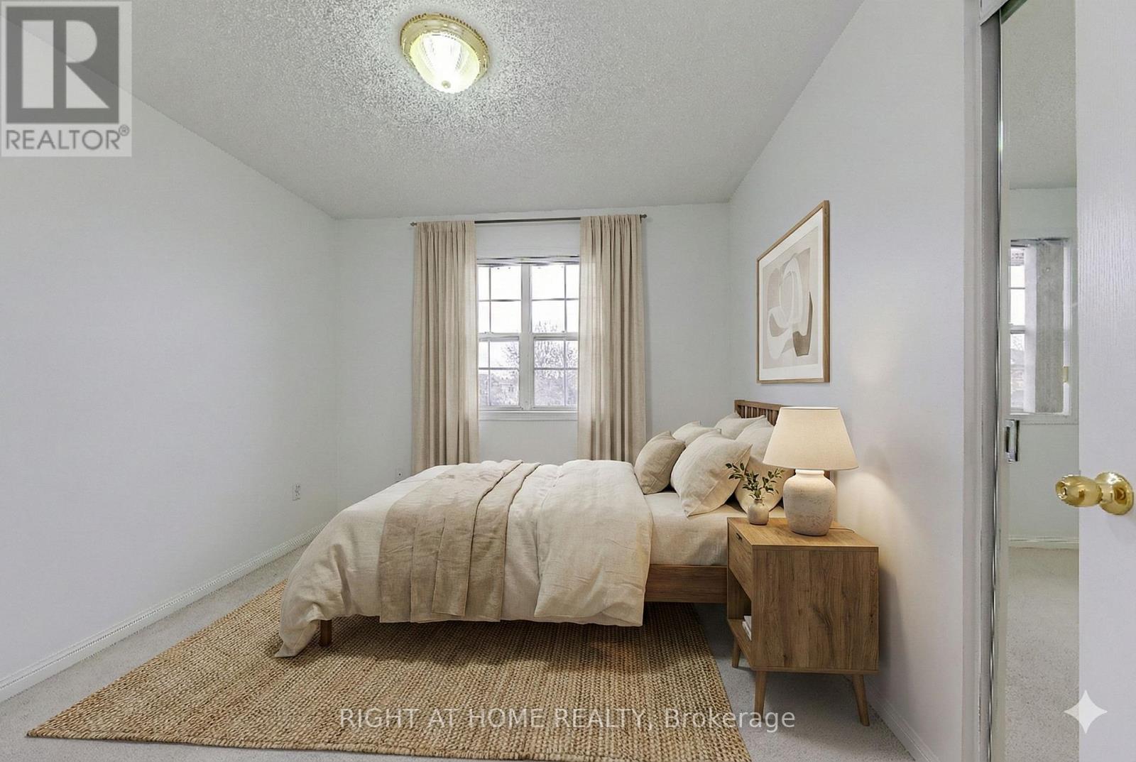 1348 Weir Chase, Mississauga, Ontario  L5V 2W9 - Photo 7 - W12693908