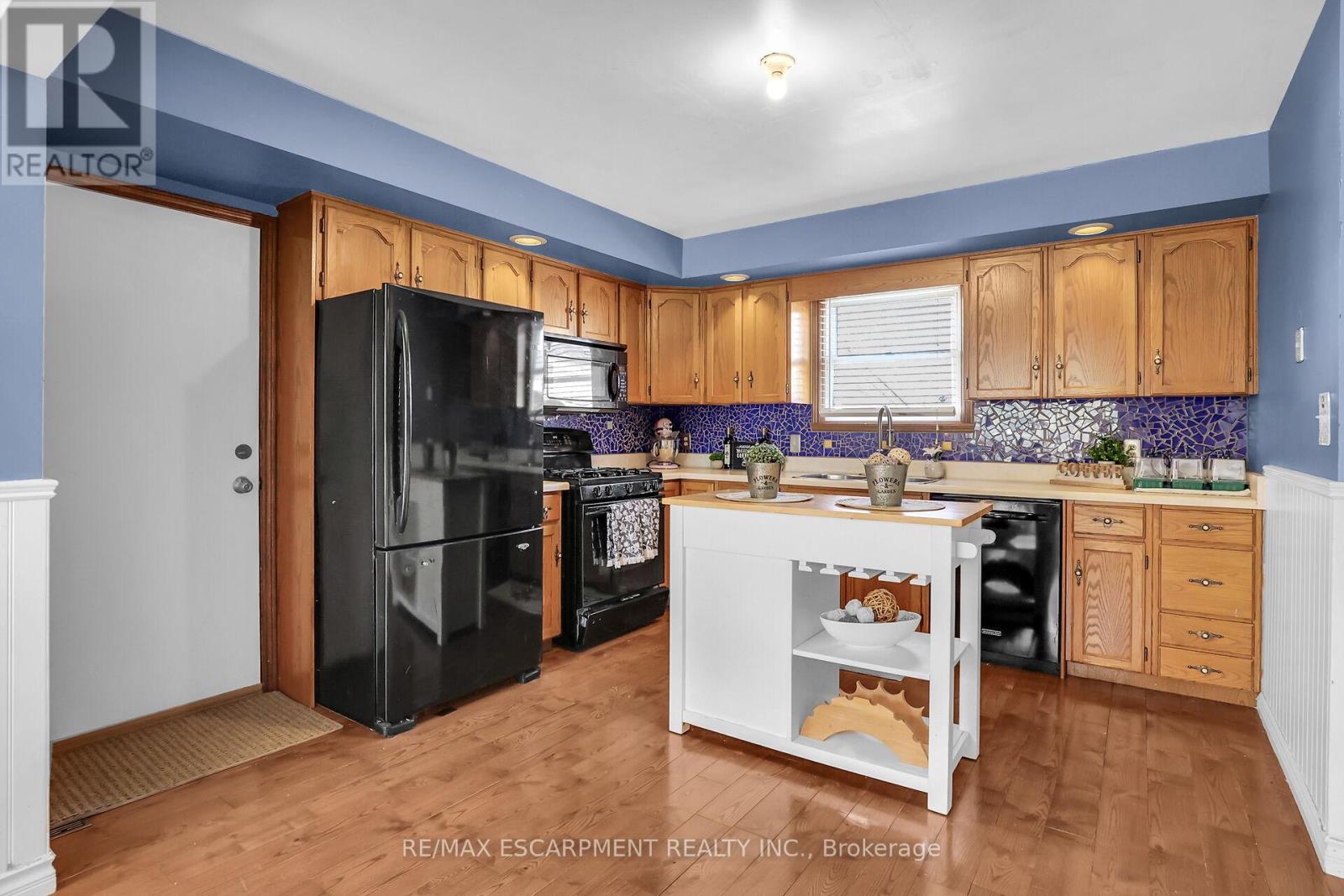 5001 Hillside Drive, Lincoln, Ontario  L3J 0L1 - Photo 6 - X12059898