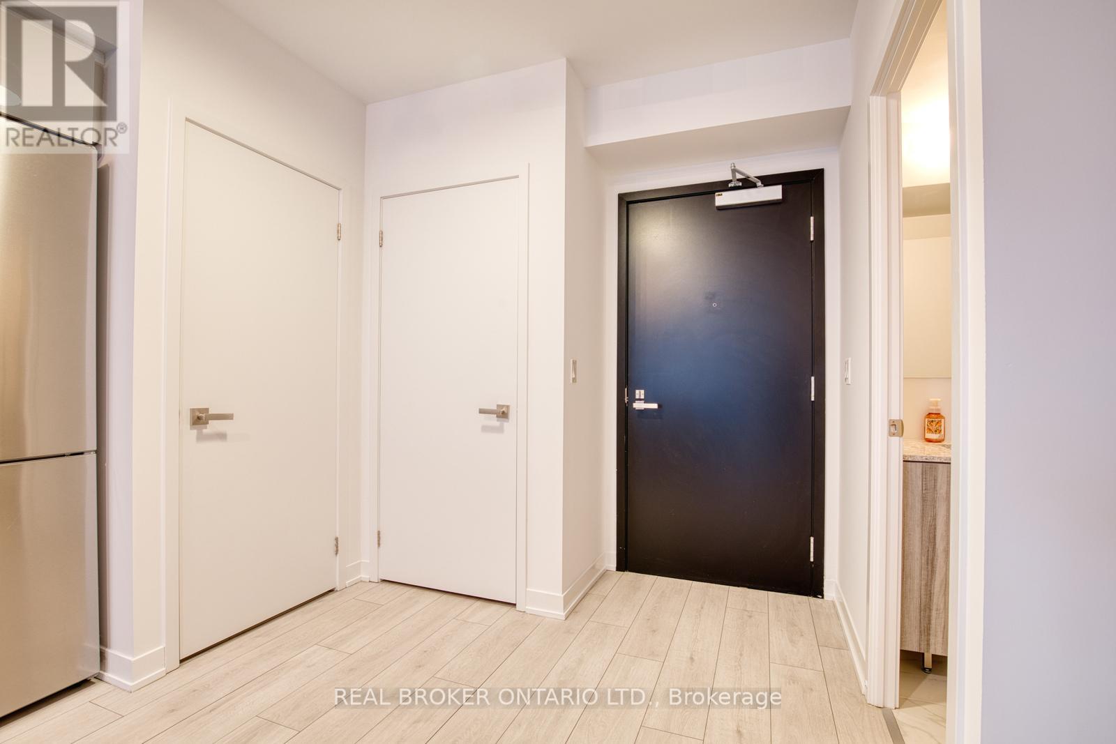 358 - 31 Tippett Road, Toronto, Ontario  M3H 0E7 - Photo 4 - C12697328