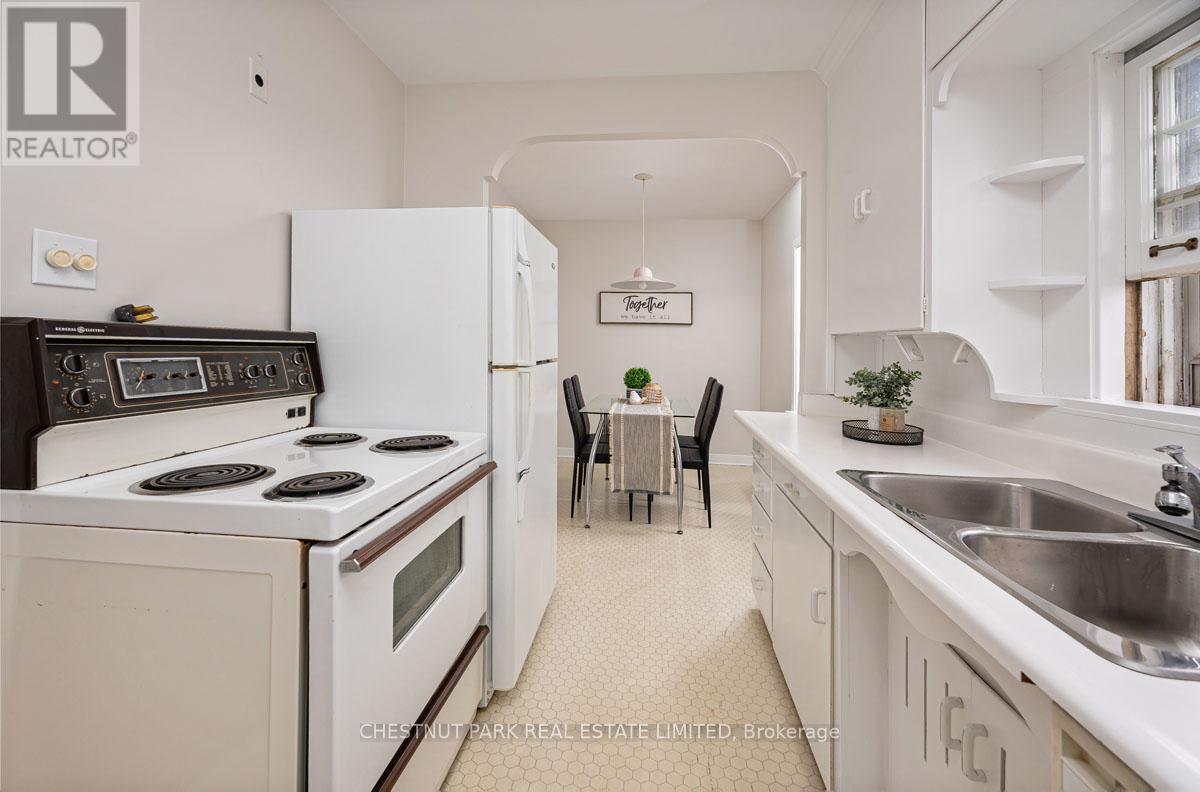 808 Millwood Road, Toronto, Ontario  M4G 1W2 - Photo 19 - C12697366