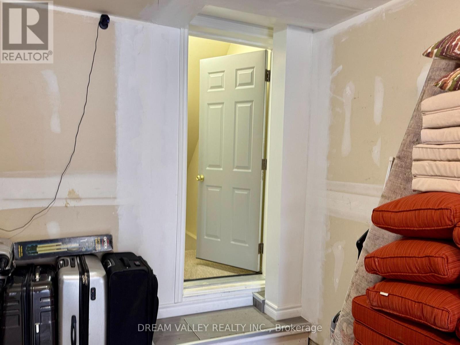 Bsmt - 99 Pilkington Drive, Toronto, Ontario  M1L 0A4 - Photo 3 - E12697416