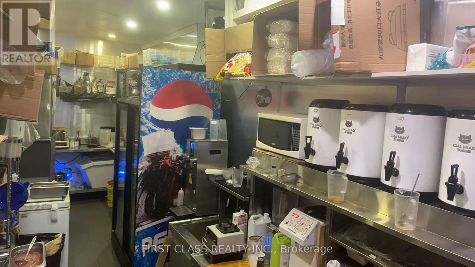 201 Dundas Street W, Toronto, Ontario  M5G 1C8 - Photo 3 - C12697276