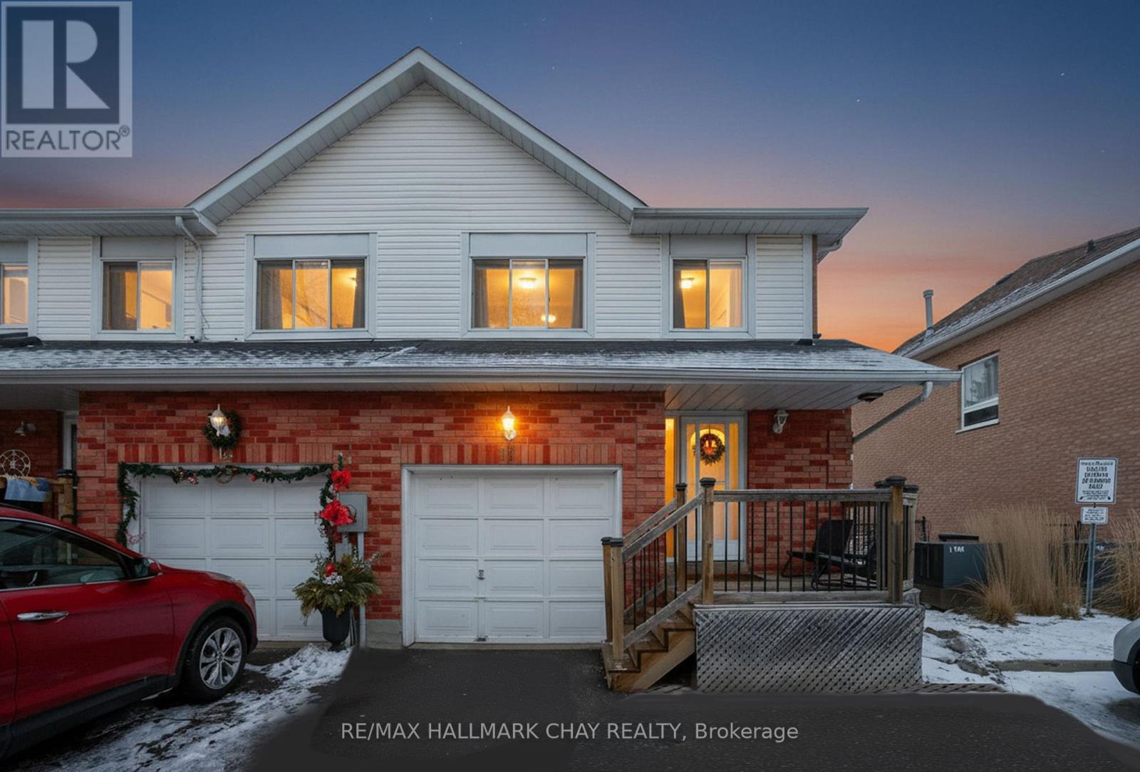 11 MCKINNON COURT, Newmarket, Ontario