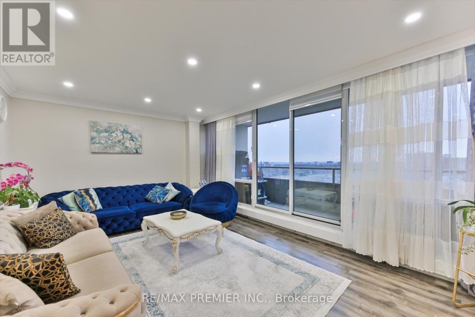 905 - 1 Four Winds Drive, Toronto, Ontario  M3J 2T1 - Photo 6 - W12695764