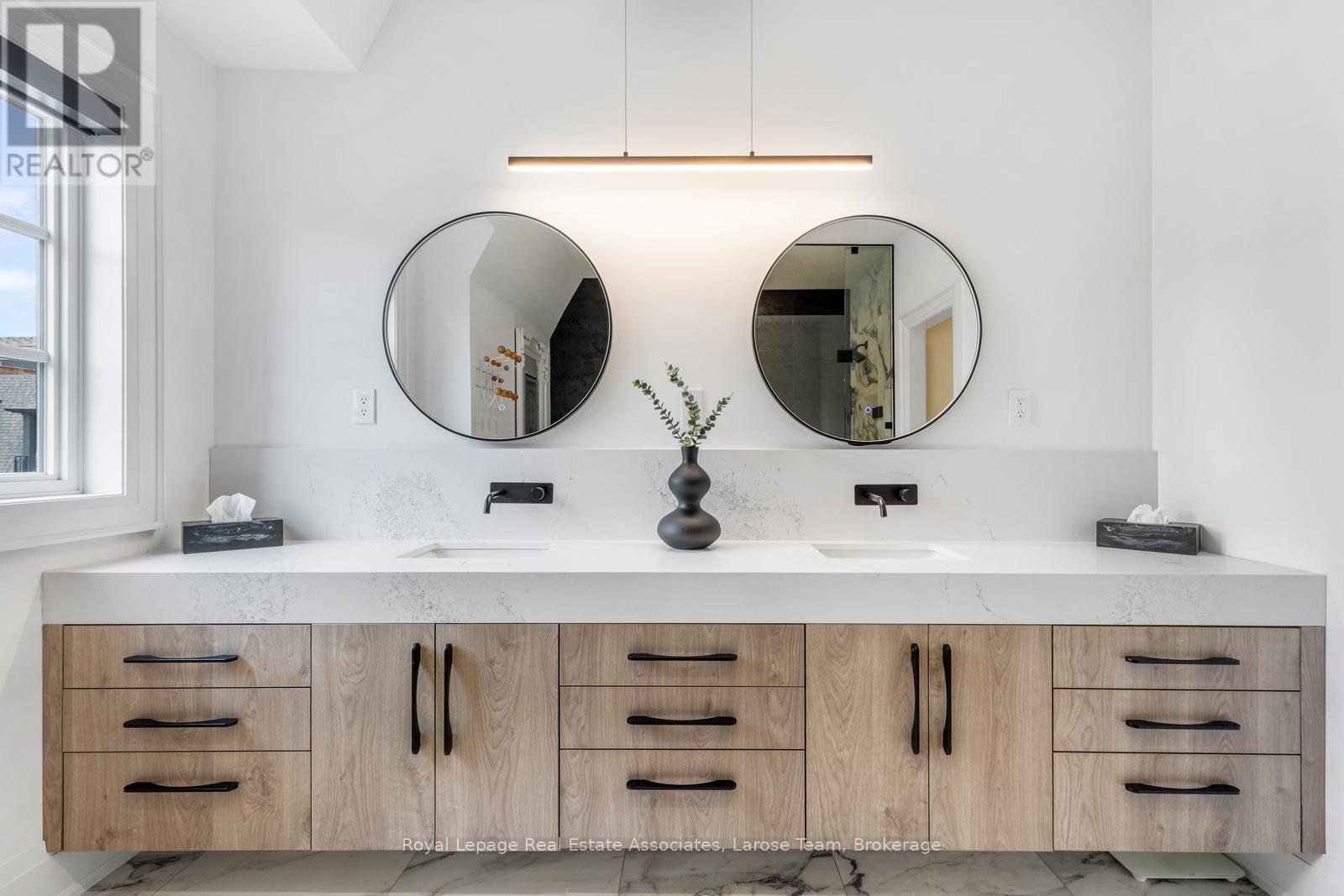 24 - 10 Lunar Crescent, Mississauga, Ontario  L5M 2P6 - Photo 18 - W12697076