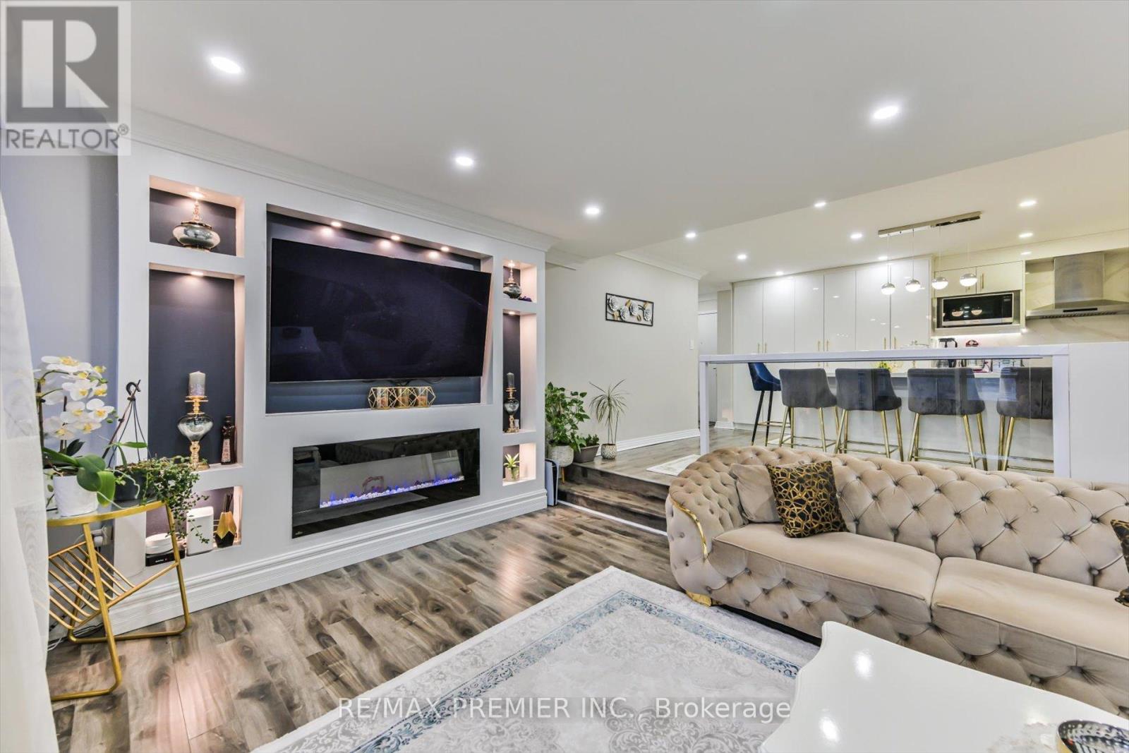 905 - 1 Four Winds Drive, Toronto, Ontario  M3J 2T1 - Photo 7 - W12695764