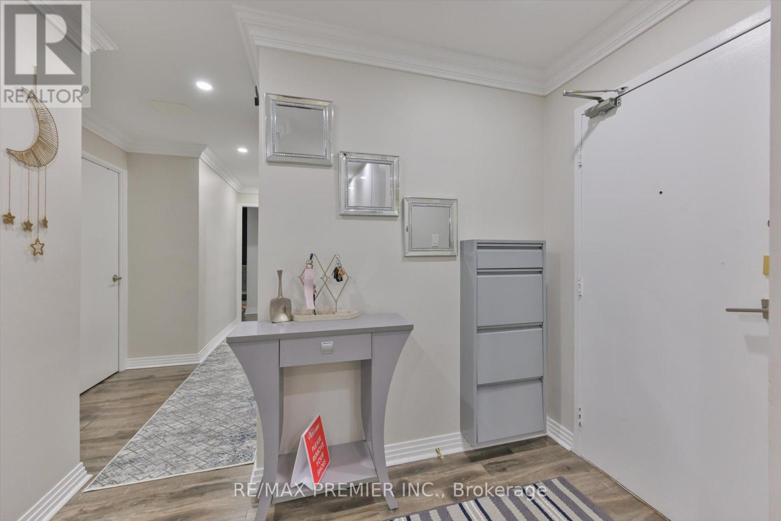 905 - 1 Four Winds Drive, Toronto, Ontario  M3J 2T1 - Photo 9 - W12695764