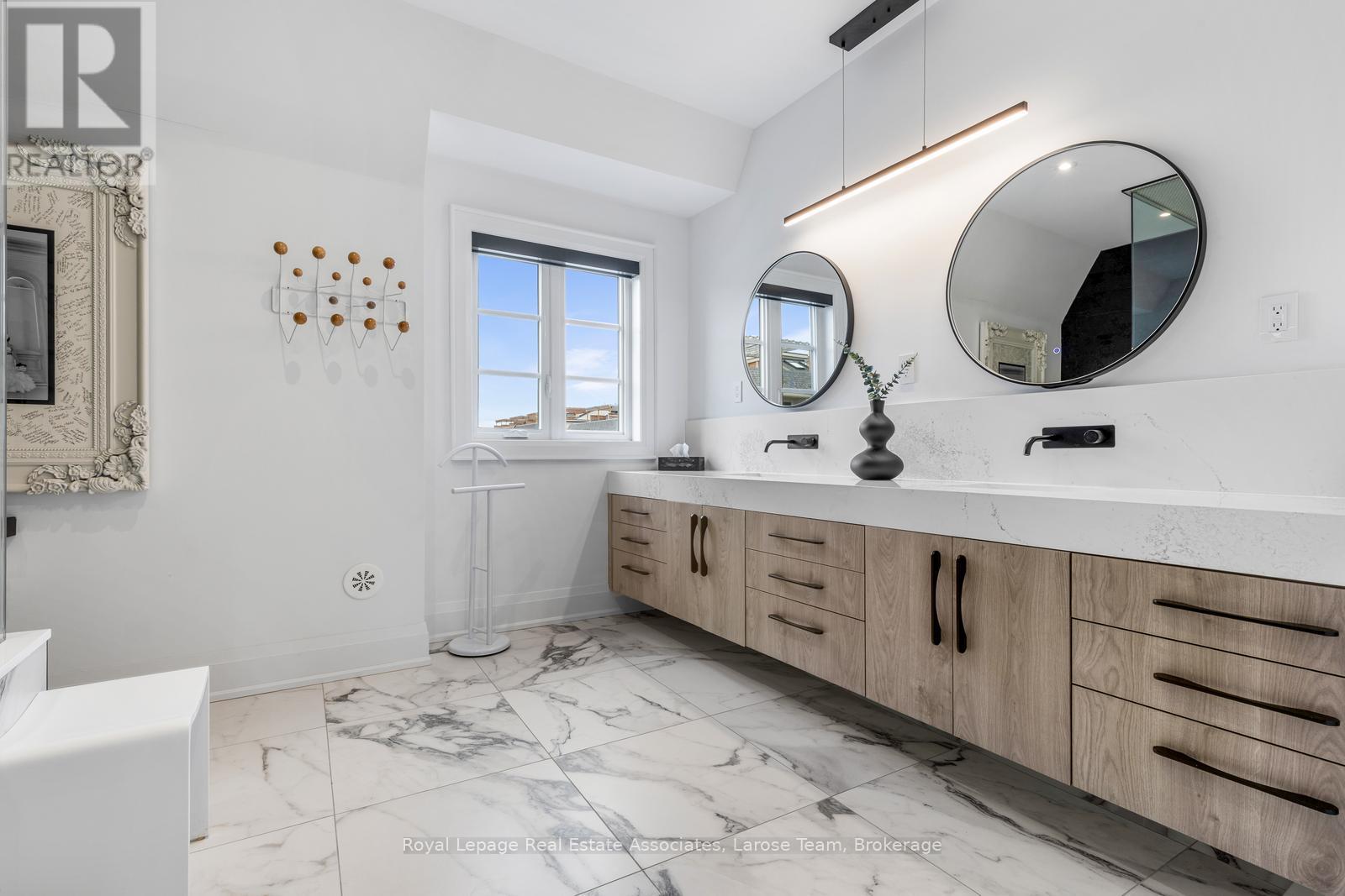 24 - 10 Lunar Crescent, Mississauga, Ontario  L5M 2P6 - Photo 17 - W12697076