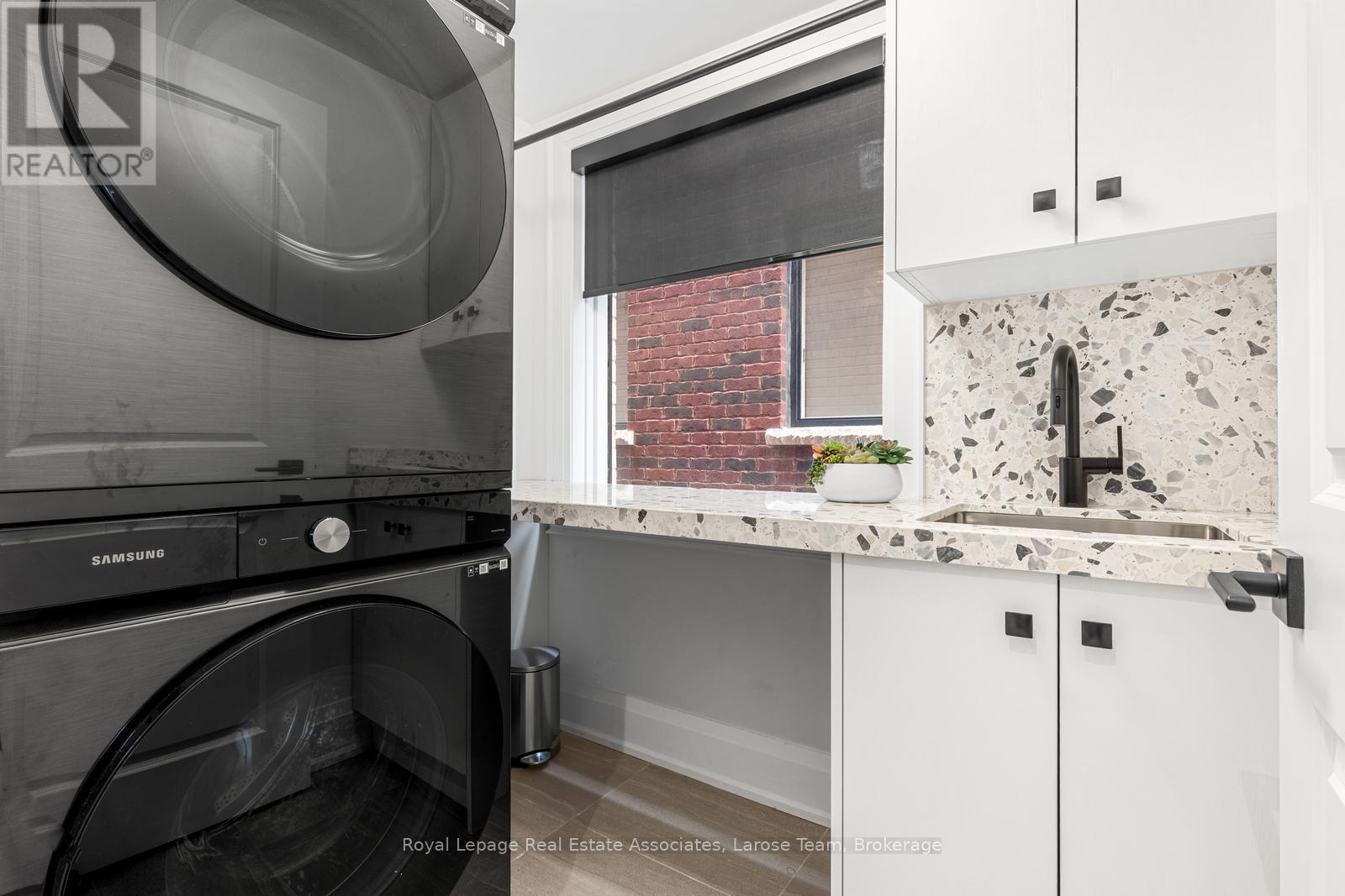 24 - 10 Lunar Crescent, Mississauga, Ontario  L5M 2P6 - Photo 21 - W12697076