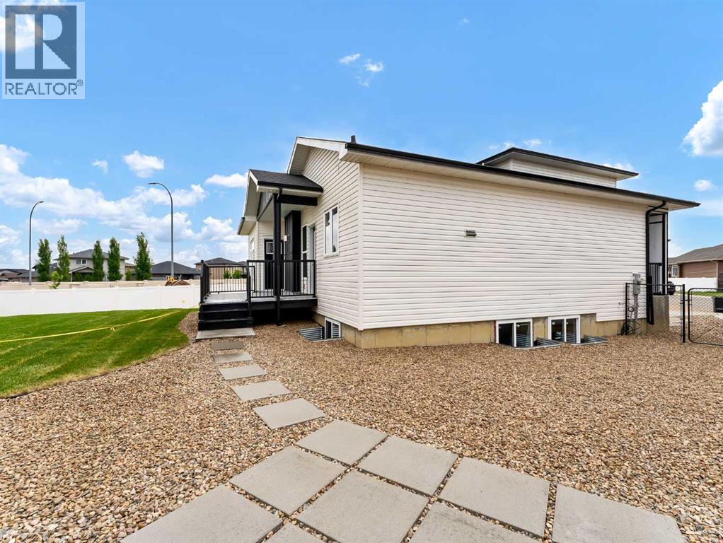 32 Somerside Way Se, Medicine Hat, Alberta  T1B 0M1 - Photo 47 - A2274444
