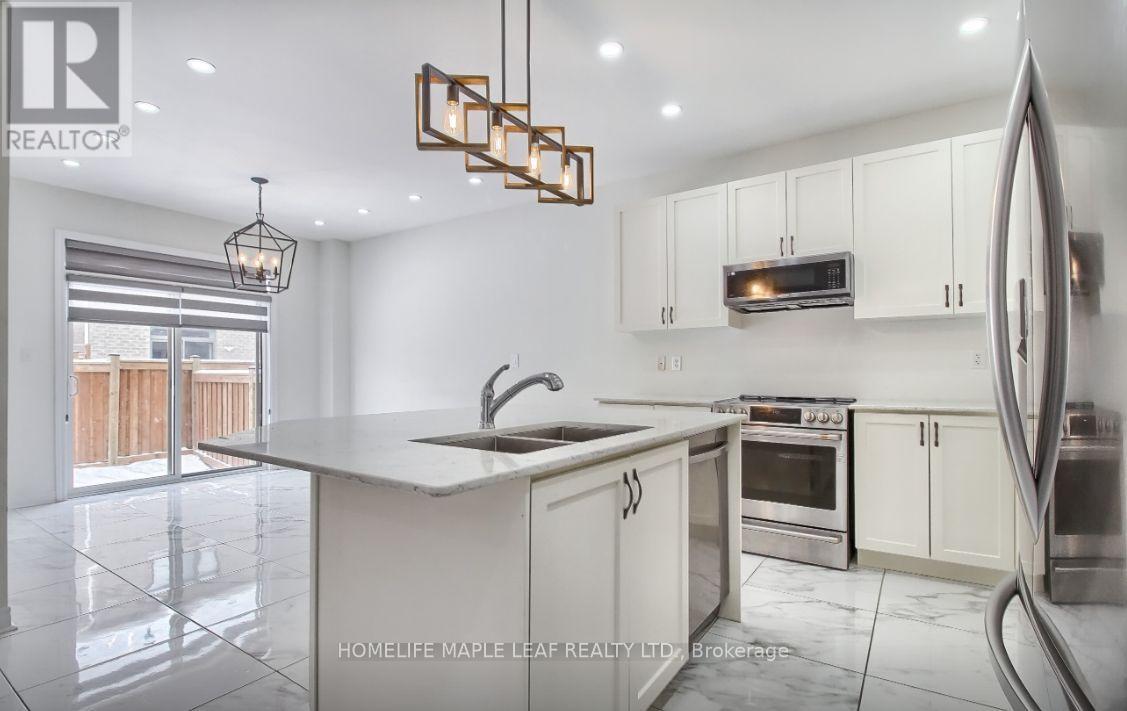 48 Farringdon Crescent, Brampton, Ontario  L7A 0B7 - Photo 11 - W12697340