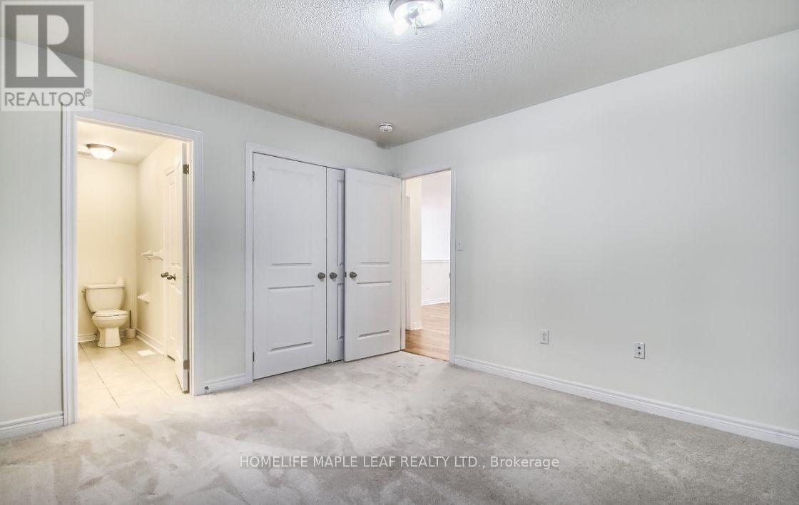 48 Farringdon Crescent, Brampton, Ontario  L7A 0B7 - Photo 23 - W12697340