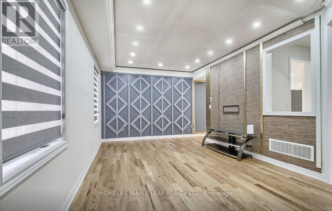 48 Farringdon Crescent, Brampton, Ontario  L7A 0B7 - Photo 5 - W12697340