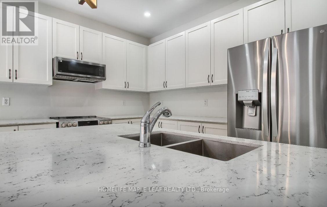 48 Farringdon Crescent, Brampton, Ontario  L7A 0B7 - Photo 8 - W12697340