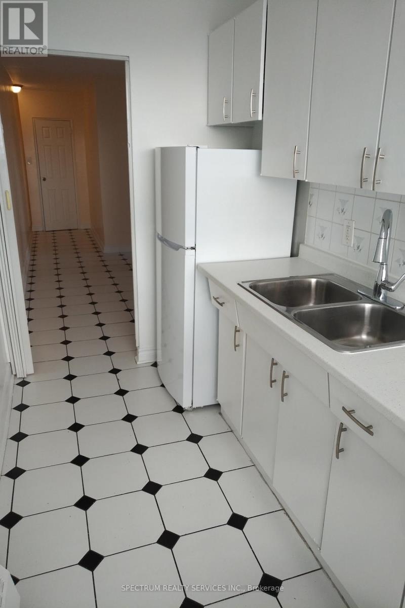 601 - 2961 Dufferin Street, Toronto, Ontario  M6B 3T2 - Photo 10 - W12697360