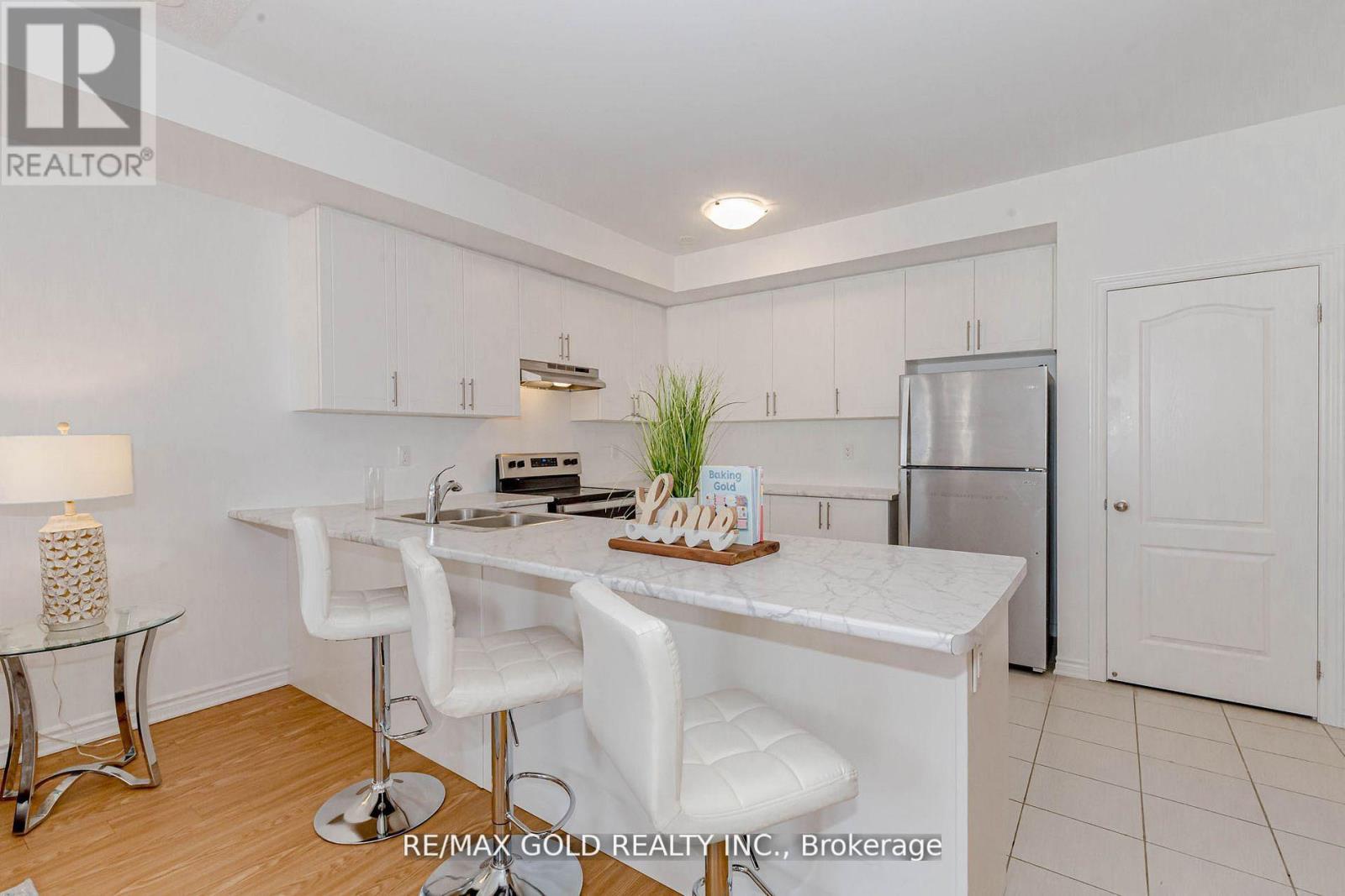 15 Tiveron Avenue, Caledon, Ontario  L7C 4L4 - Photo 11 - W12697398