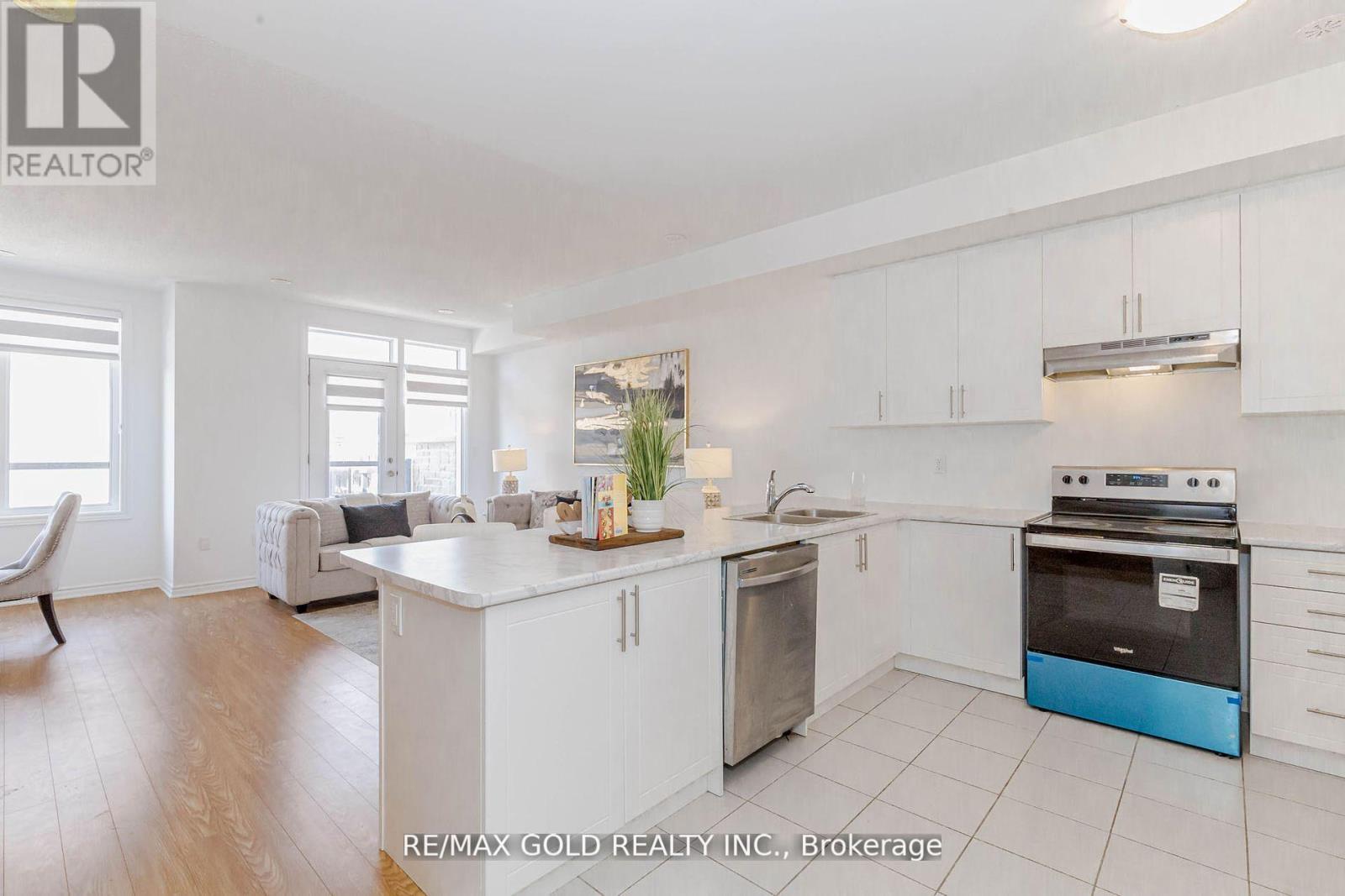 15 Tiveron Avenue, Caledon, Ontario  L7C 4L4 - Photo 6 - W12697398