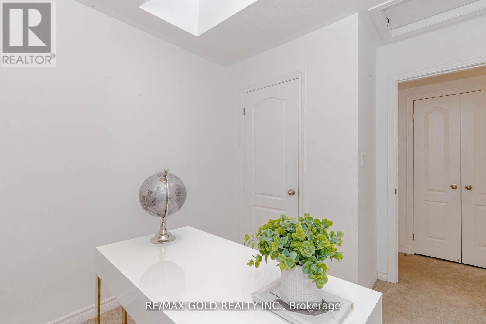 15 Tiveron Avenue, Caledon, Ontario  L7C 4L4 - Photo 8 - W12697398