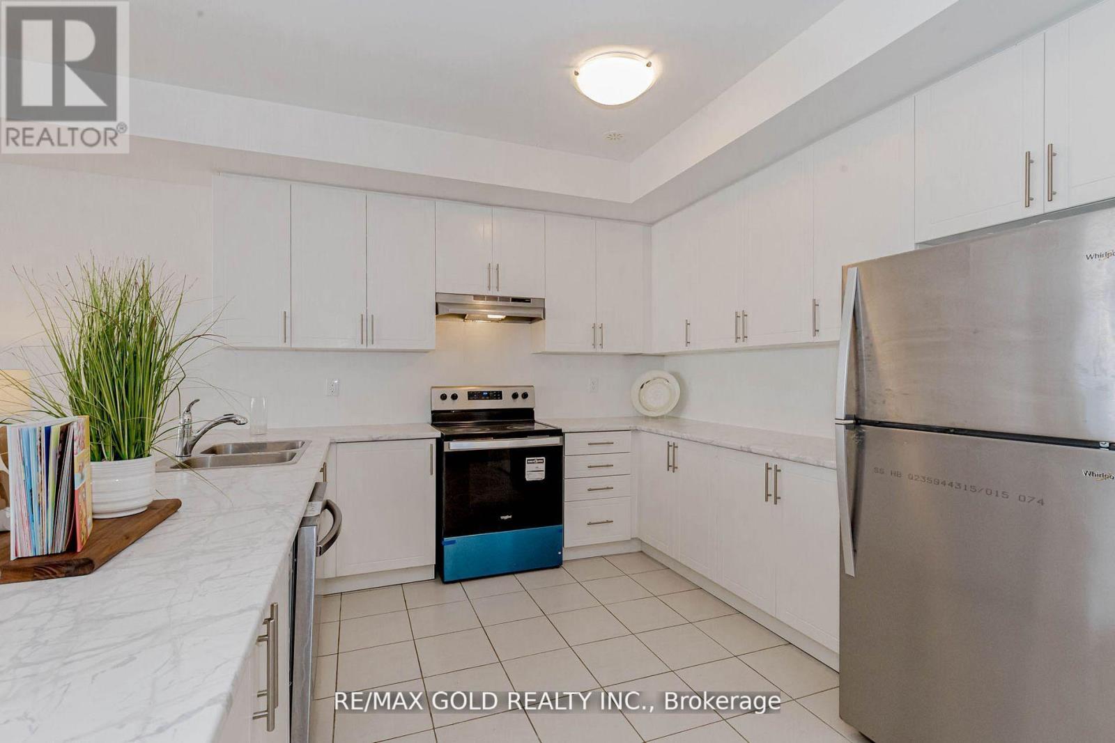 15 Tiveron Avenue, Caledon, Ontario  L7C 4L4 - Photo 9 - W12697398