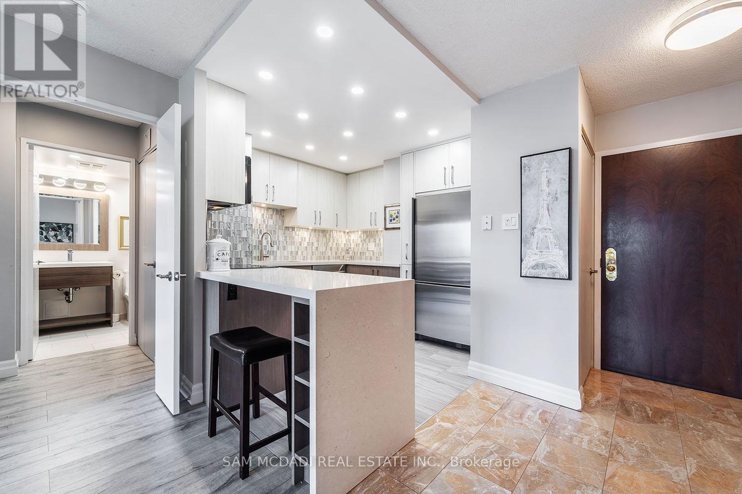 909 - 1300 ISLINGTON AVENUE, Toronto, Ontario