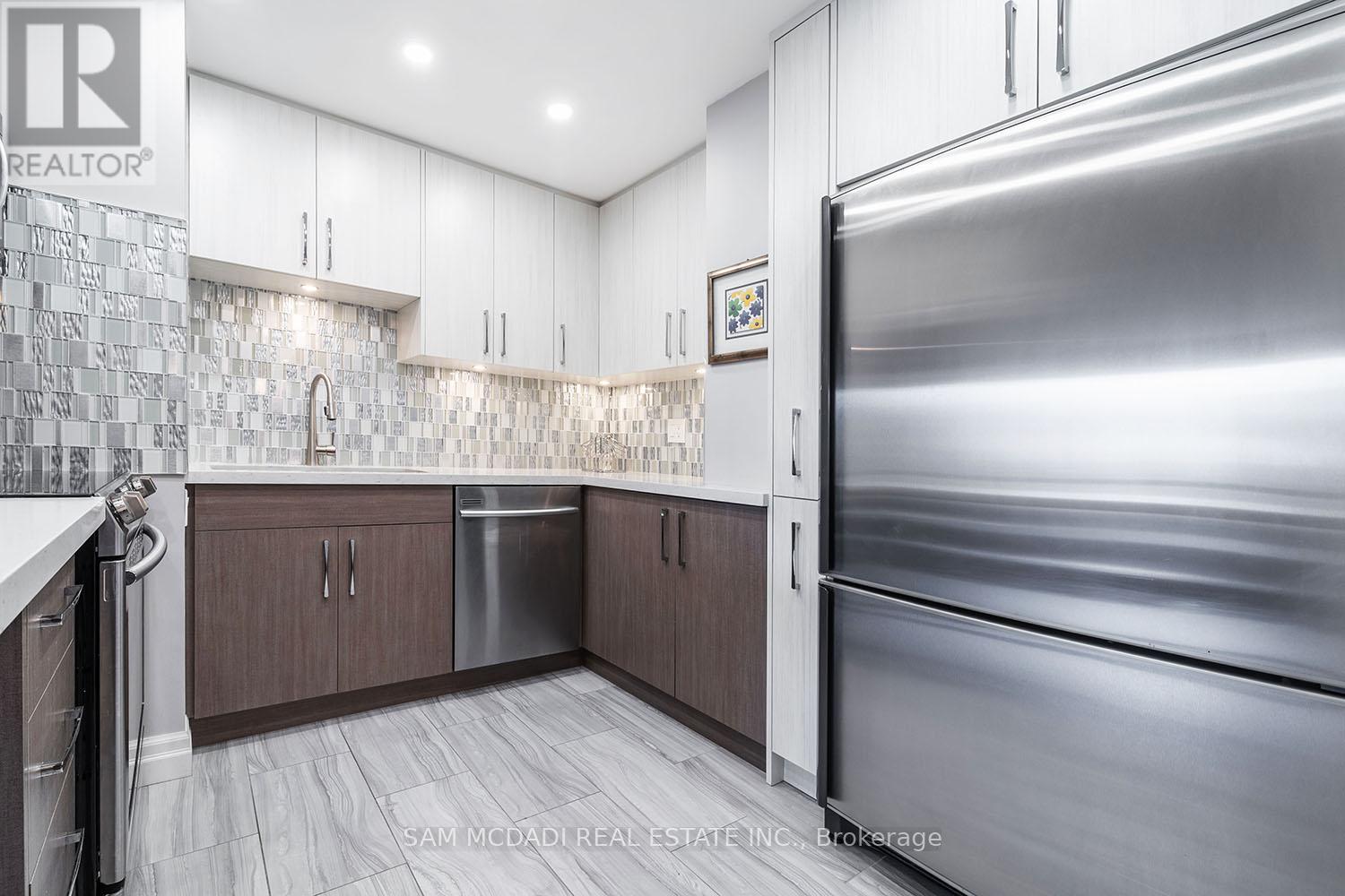 909 - 1300 Islington Avenue, Toronto, Ontario  M9A 5C4 - Photo 5 - W12697406