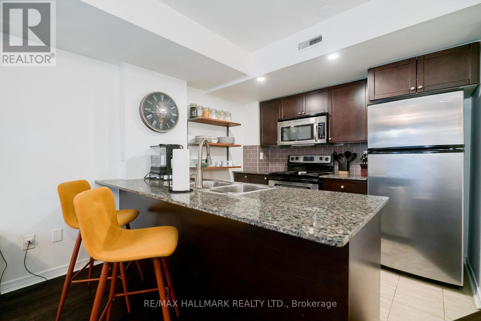 113 - 20 Foundry Avenue, Toronto, Ontario  M6H 4L1 - Photo 9 - W12697410