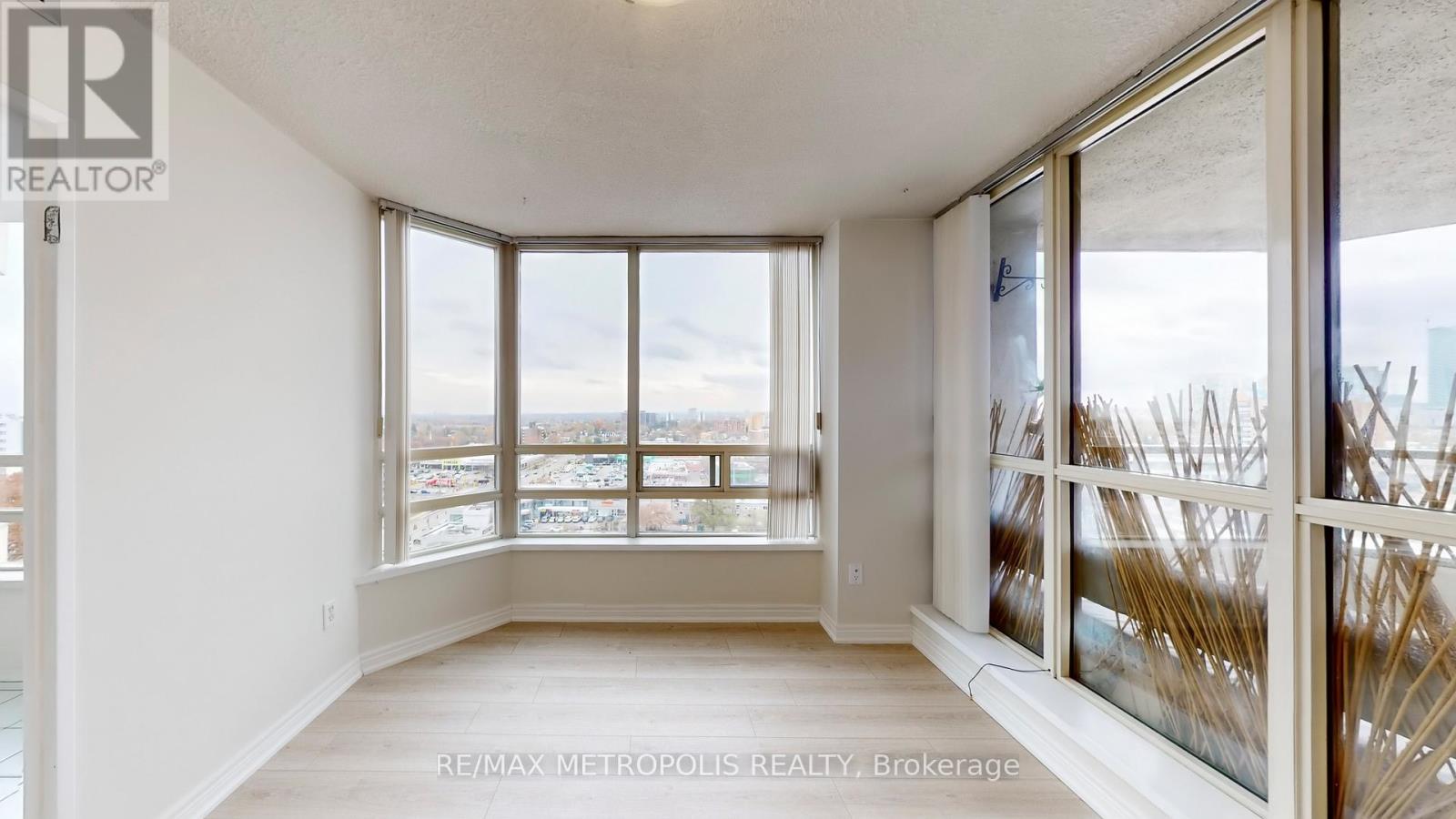 1512 - 75 King Street E, Mississauga, Ontario  L5A 4G5 - Photo 10 - W12697464