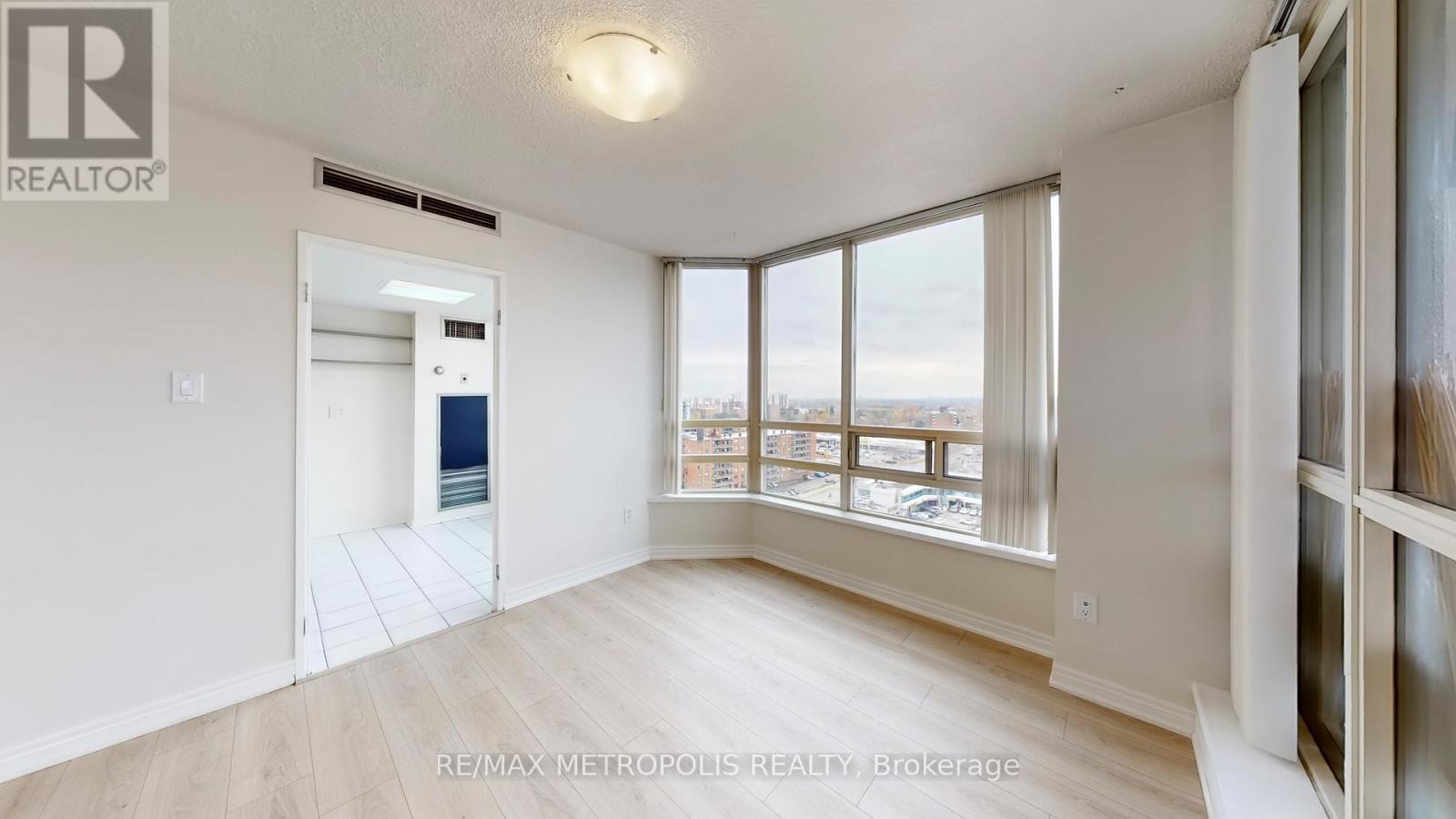 1512 - 75 King Street E, Mississauga, Ontario  L5A 4G5 - Photo 11 - W12697464