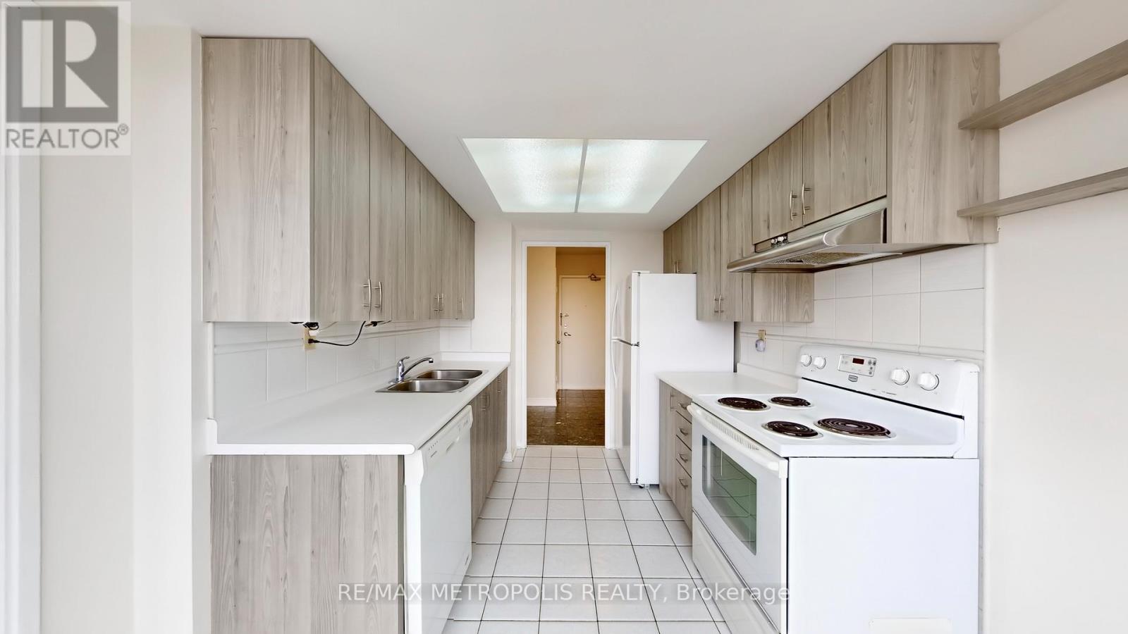 1512 - 75 King Street E, Mississauga, Ontario  L5A 4G5 - Photo 17 - W12697464