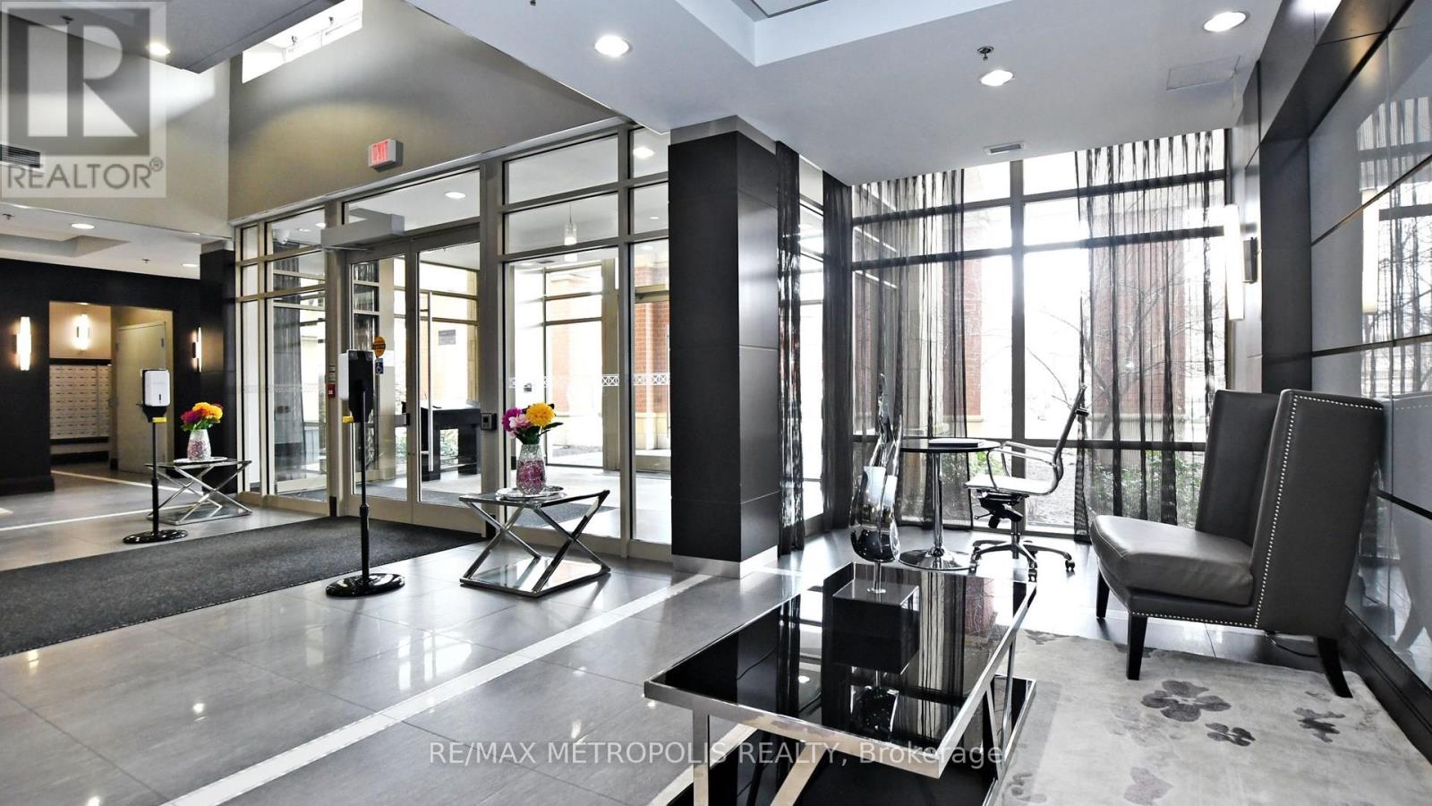 1512 - 75 King Street E, Mississauga, Ontario  L5A 4G5 - Photo 2 - W12697464