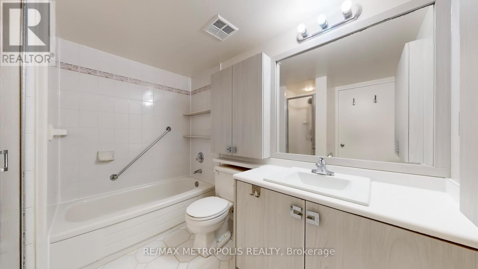 1512 - 75 King Street E, Mississauga, Ontario  L5A 4G5 - Photo 21 - W12697464