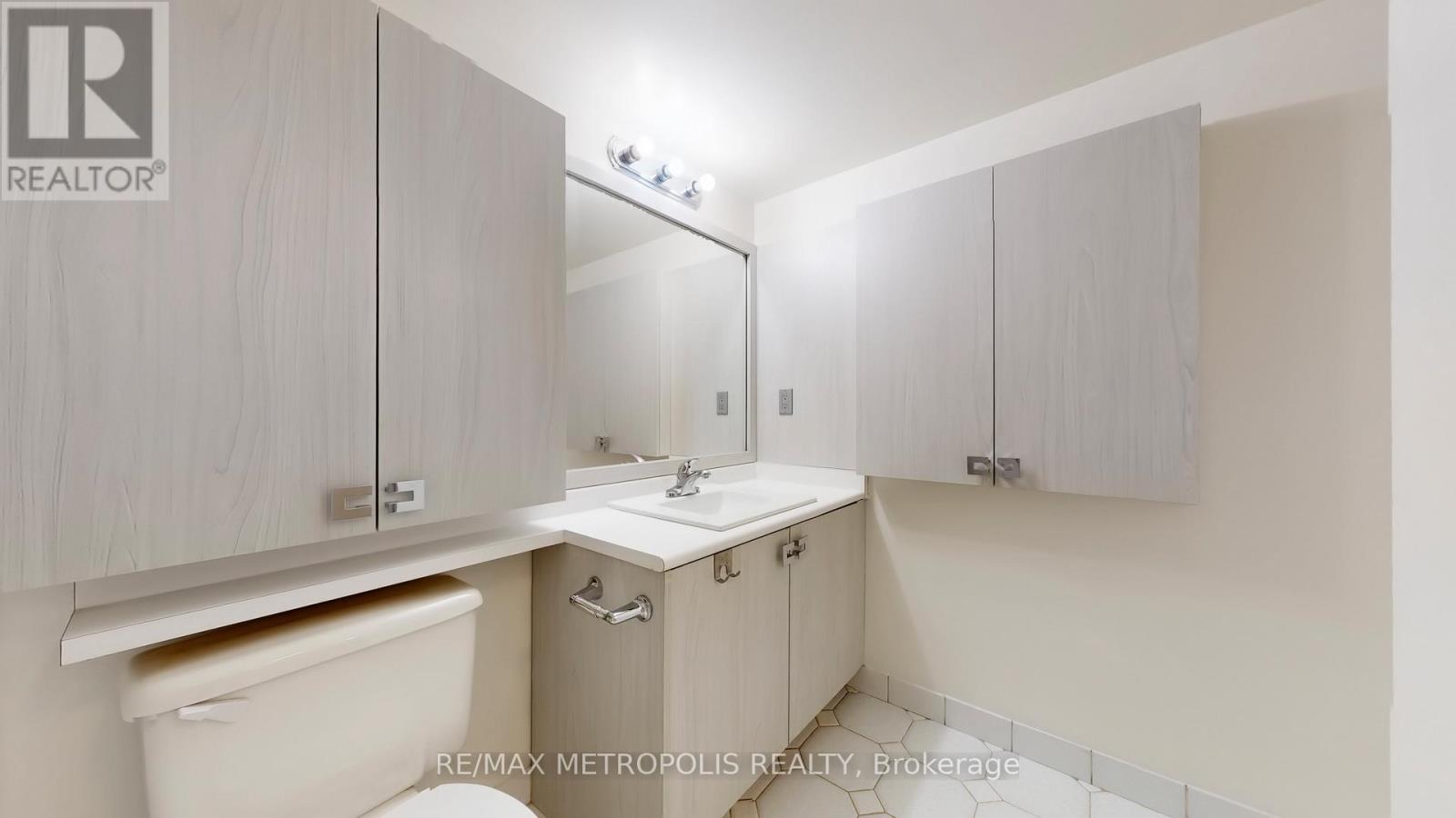 1512 - 75 King Street E, Mississauga, Ontario  L5A 4G5 - Photo 22 - W12697464