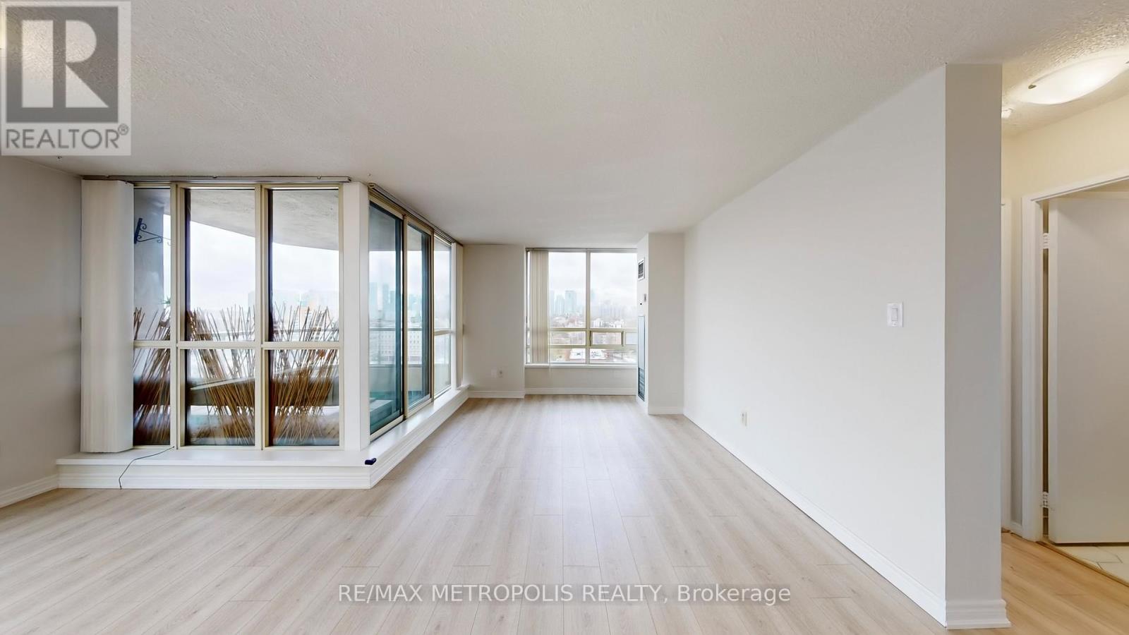 1512 - 75 King Street E, Mississauga, Ontario  L5A 4G5 - Photo 4 - W12697464