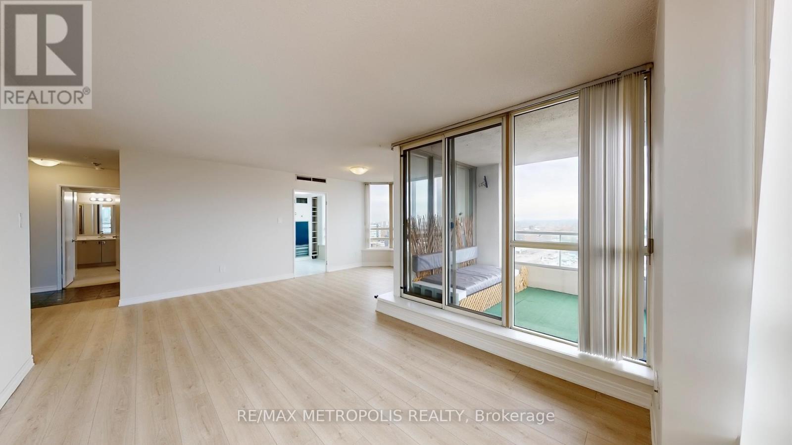 1512 - 75 King Street E, Mississauga, Ontario  L5A 4G5 - Photo 8 - W12697464