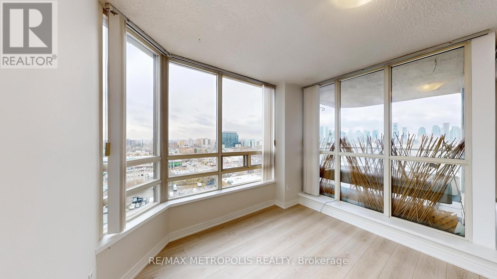 1512 - 75 King Street E, Mississauga, Ontario  L5A 4G5 - Photo 9 - W12697464