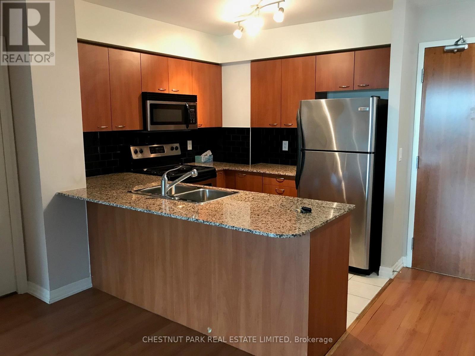 810 - 1403 Royal York Road, Toronto, Ontario  M9P 0A1 - Photo 2 - W12697474